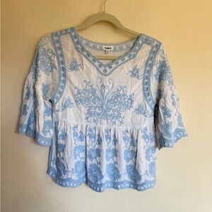 Kindred shirt‎ Women's Medium White Blue Embroidered Blouse Boho Mexican floral